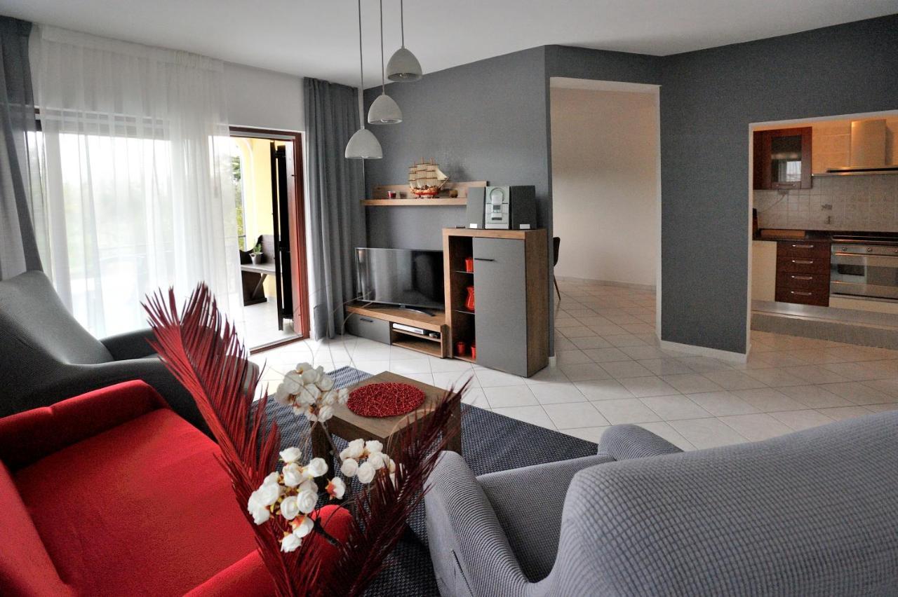 Apartment Vinja Porec - Privat Garden - Whirlpool Екстер'єр фото
