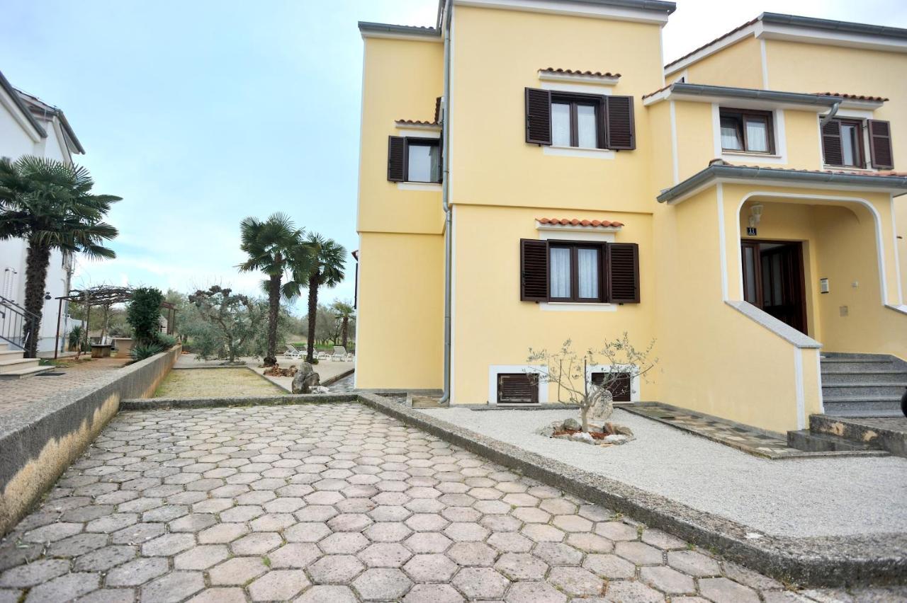 Apartment Vinja Porec - Privat Garden - Whirlpool Екстер'єр фото