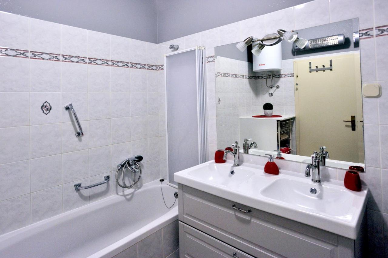 Apartment Vinja Porec - Privat Garden - Whirlpool Екстер'єр фото