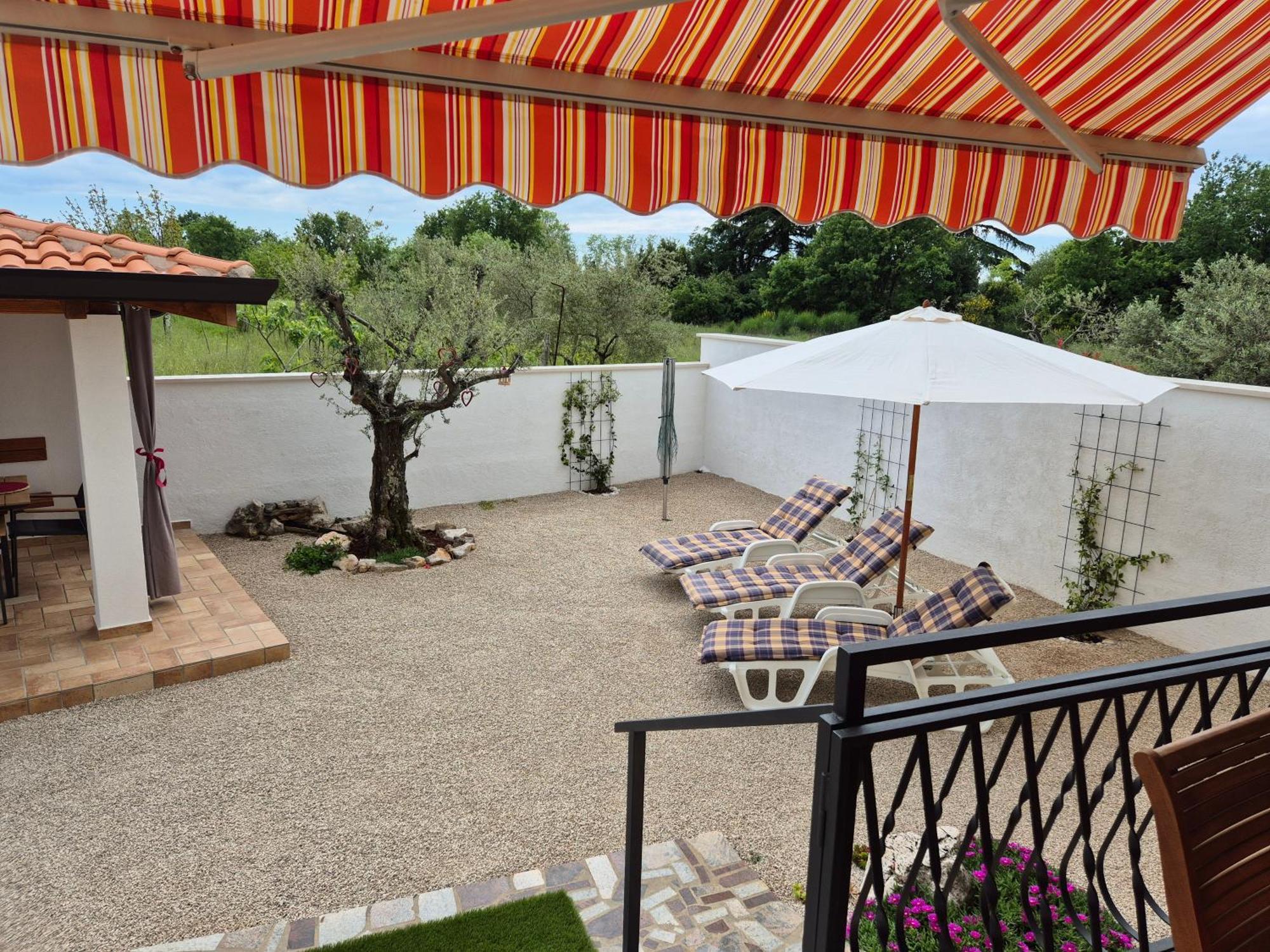Apartment Vinja Porec - Privat Garden - Whirlpool Екстер'єр фото