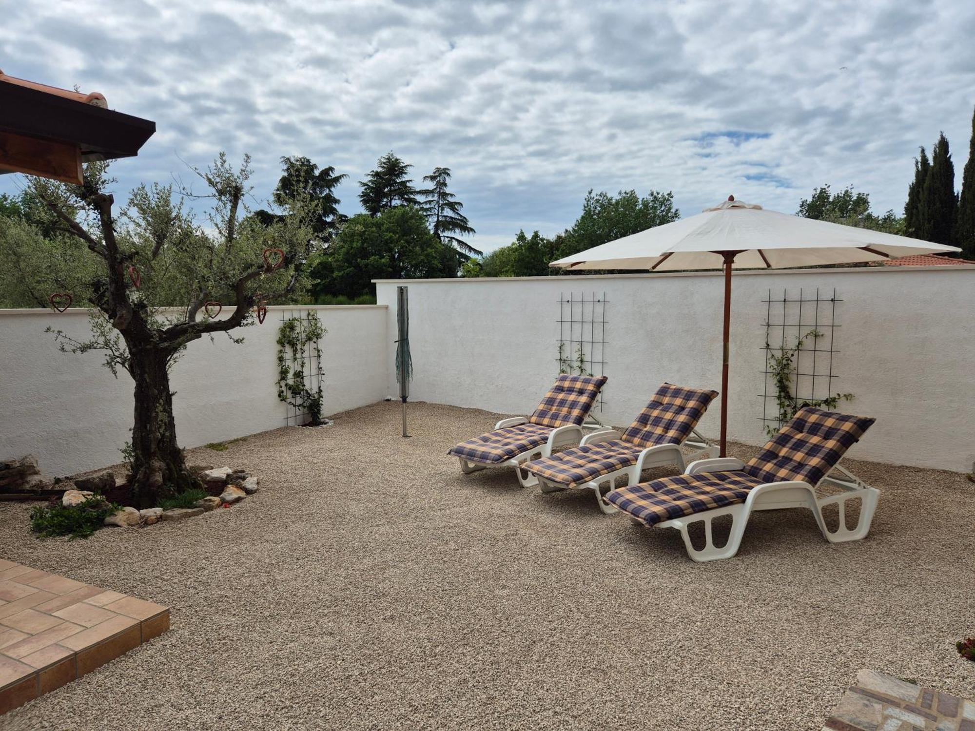 Apartment Vinja Porec - Privat Garden - Whirlpool Екстер'єр фото