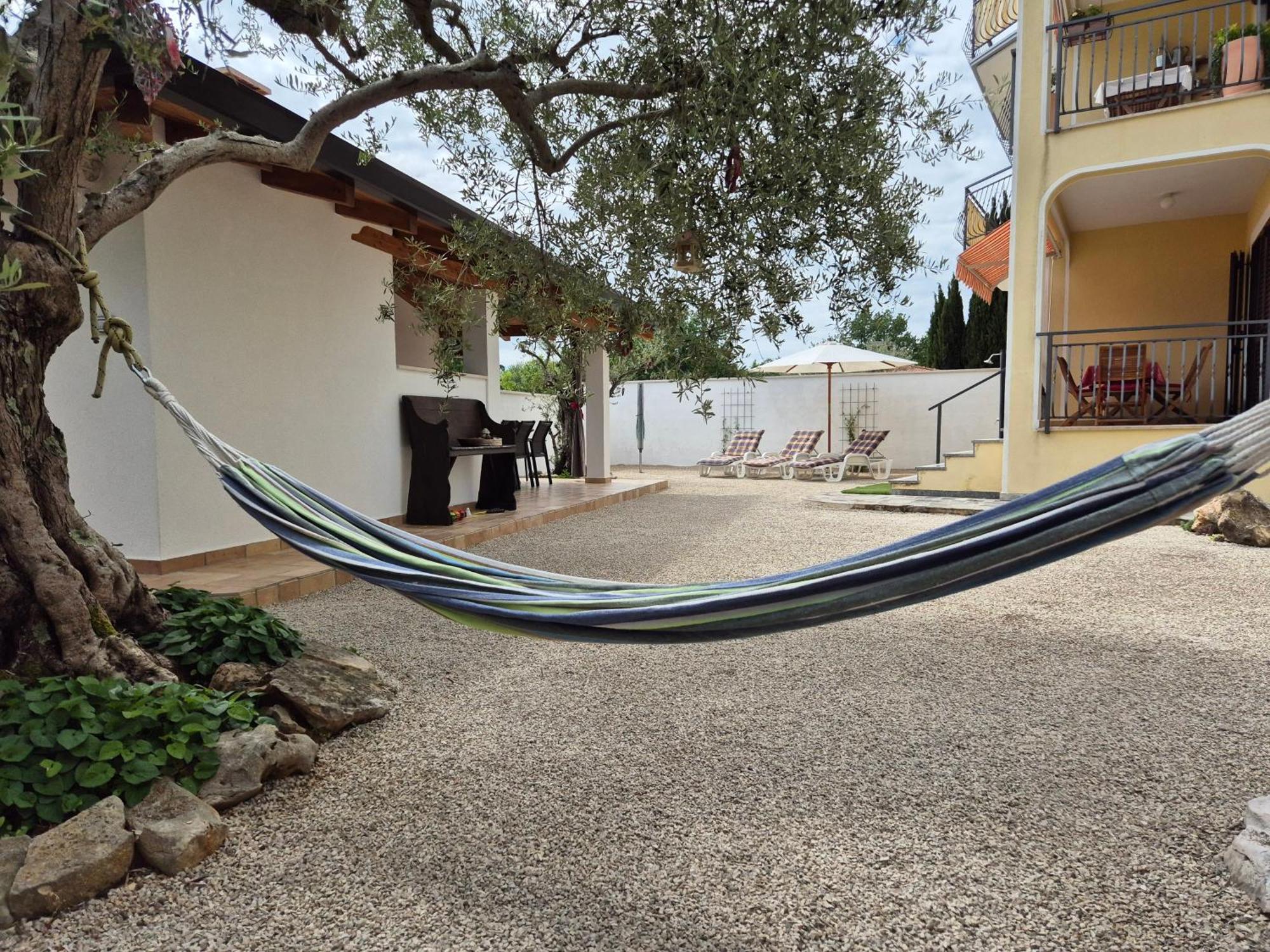 Apartment Vinja Porec - Privat Garden - Whirlpool Екстер'єр фото